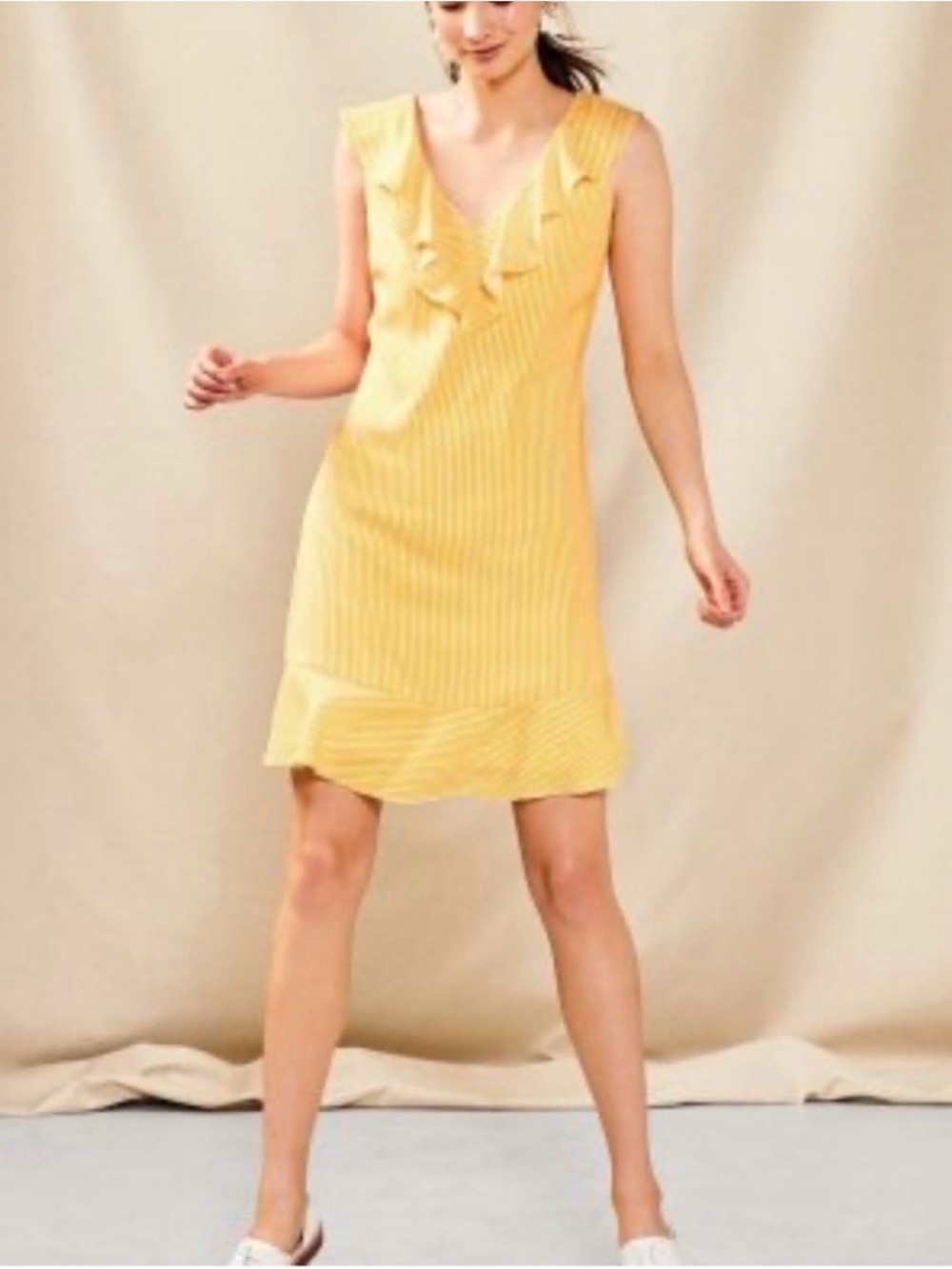 RW&CO. Yellow Sleeveless Ruffle V‑Neck Shift Dress